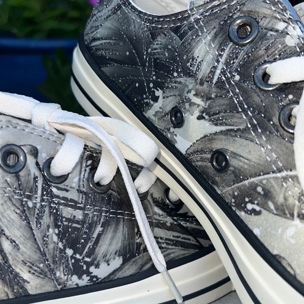 🪶 New Embroidered Feathers Converse CTAS Gray & Black Low Top Boho Sneakers - Picture 8 of 16